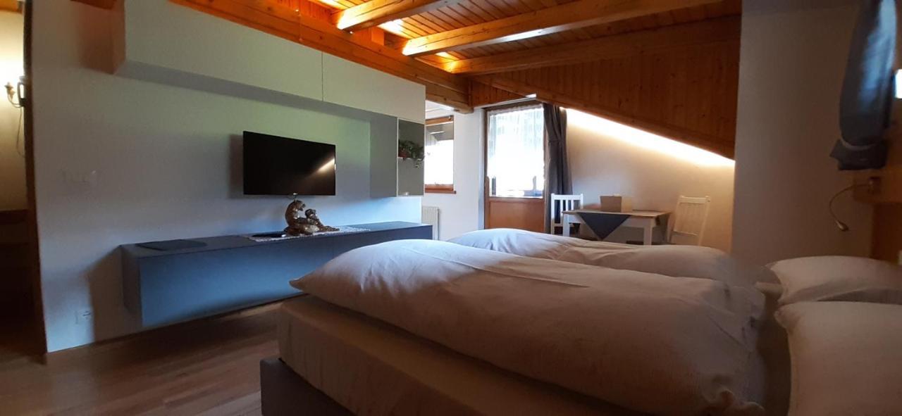 La Pineta Apartment ปาโดลา ภายนอก รูปภาพ